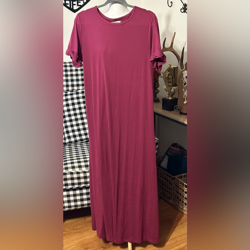 Gaby and Gracie Size M Maroon Dress